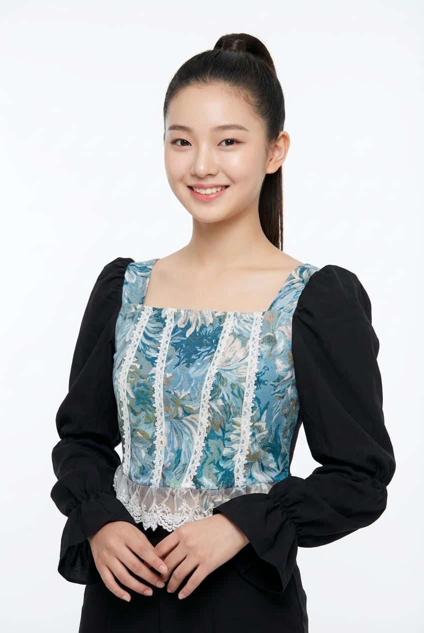 Women’s Elegant Square Neck Printed Top (Vintage Style – Black &amp; White Sleeves)